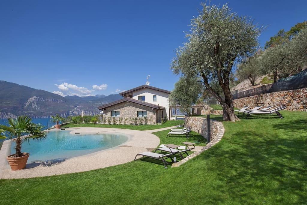 Villa Divina - Apt Divina Con Piscina E Vista Lago Castelletto Di Brenzone Exterior photo